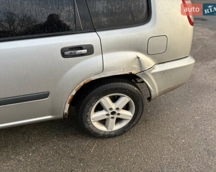 Серый Ниссан ИксТрейл, объемом двигателя 2.2 л и пробегом 195 тыс. км за 3000 $, фото 5 на Automoto.ua