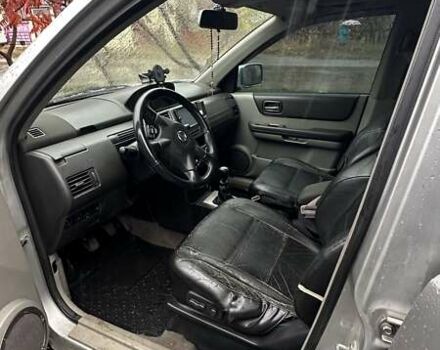 Серый Ниссан ИксТрейл, объемом двигателя 2.2 л и пробегом 391 тыс. км за 5000 $, фото 4 на Automoto.ua