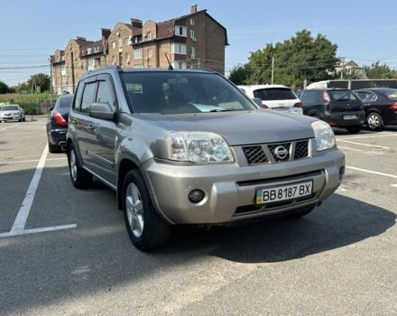 Сірий Ніссан ІксТрейл, об'ємом двигуна 2.5 л та пробігом 300 тис. км за 5500 $, фото 4 на Automoto.ua