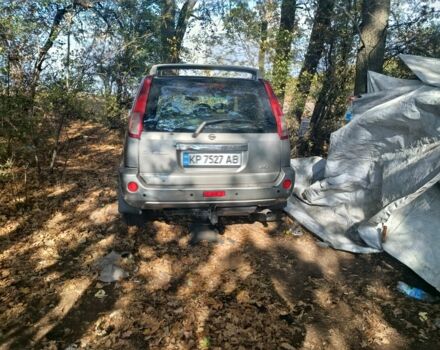 Серый Ниссан ИксТрейл, объемом двигателя 2.2 л и пробегом 230 тыс. км за 3000 $, фото 2 на Automoto.ua