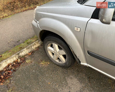 Серый Ниссан ИксТрейл, объемом двигателя 2.2 л и пробегом 195 тыс. км за 3000 $, фото 4 на Automoto.ua