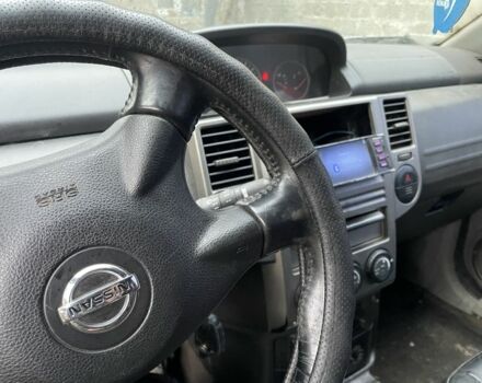 Серый Ниссан ИксТрейл, объемом двигателя 2.5 л и пробегом 299 тыс. км за 4600 $, фото 5 на Automoto.ua