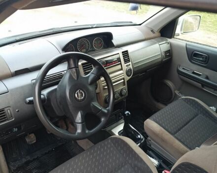 Серый Ниссан ИксТрейл, объемом двигателя 2 л и пробегом 242 тыс. км за 4300 $, фото 3 на Automoto.ua