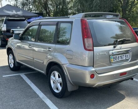 Сірий Ніссан ІксТрейл, об'ємом двигуна 2.5 л та пробігом 300 тис. км за 5500 $, фото 8 на Automoto.ua