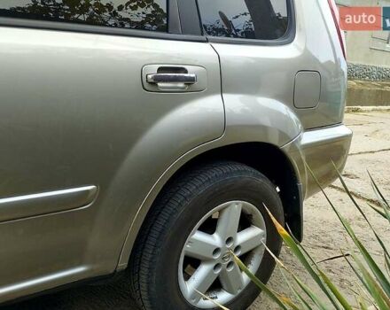 Серый Ниссан ИксТрейл, объемом двигателя 2.2 л и пробегом 240 тыс. км за 6700 $, фото 5 на Automoto.ua