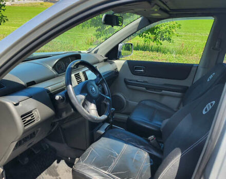 Серый Ниссан ИксТрейл, объемом двигателя 2.18 л и пробегом 297 тыс. км за 6000 $, фото 11 на Automoto.ua