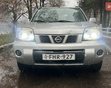 Серый Ниссан ИксТрейл, объемом двигателя 2.2 л и пробегом 323 тыс. км за 4000 $, фото 4 на Automoto.ua