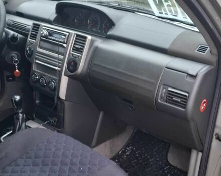 Серый Ниссан ИксТрейл, объемом двигателя 2.2 л и пробегом 327 тыс. км за 3077 $, фото 2 на Automoto.ua