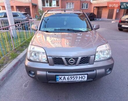 Серый Ниссан ИксТрейл, объемом двигателя 2.2 л и пробегом 345 тыс. км за 6800 $, фото 2 на Automoto.ua