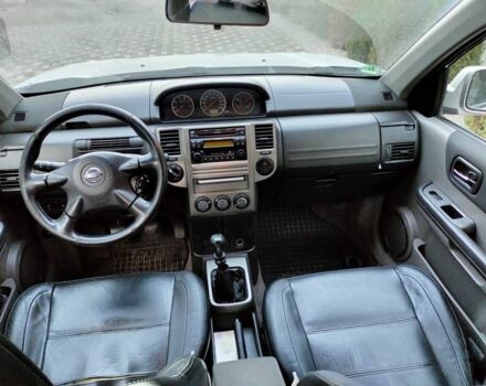 Серый Ниссан ИксТрейл, объемом двигателя 2.2 л и пробегом 309 тыс. км за 3700 $, фото 8 на Automoto.ua