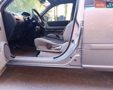 Серый Ниссан ИксТрейл, объемом двигателя 2.2 л и пробегом 345 тыс. км за 6800 $, фото 3 на Automoto.ua