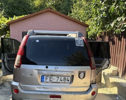 Сірий Ніссан ІксТрейл, об'ємом двигуна 2.2 л та пробігом 325 тис. км за 3027 $, фото 4 на Automoto.ua