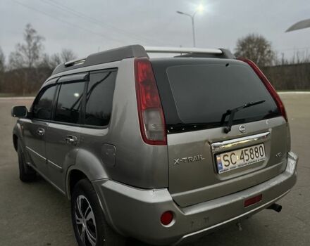 Серый Ниссан ИксТрейл, объемом двигателя 2.2 л и пробегом 415 тыс. км за 2500 $, фото 3 на Automoto.ua