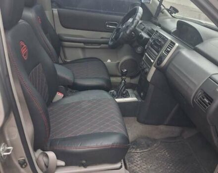 Серый Ниссан ИксТрейл, объемом двигателя 2.18 л и пробегом 273 тыс. км за 5800 $, фото 8 на Automoto.ua