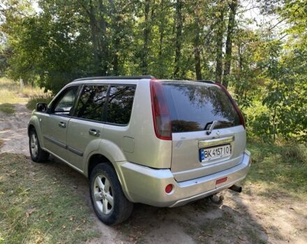 Сірий Ніссан ІксТрейл, об'ємом двигуна 2.2 л та пробігом 250 тис. км за 2800 $, фото 3 на Automoto.ua