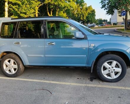 Серый Ниссан ИксТрейл, объемом двигателя 2 л и пробегом 312 тыс. км за 7200 $, фото 4 на Automoto.ua