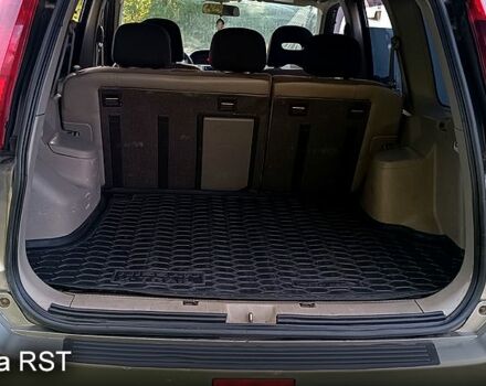 Серый Ниссан ИксТрейл, объемом двигателя 2.2 л и пробегом 350 тыс. км за 3550 $, фото 8 на Automoto.ua