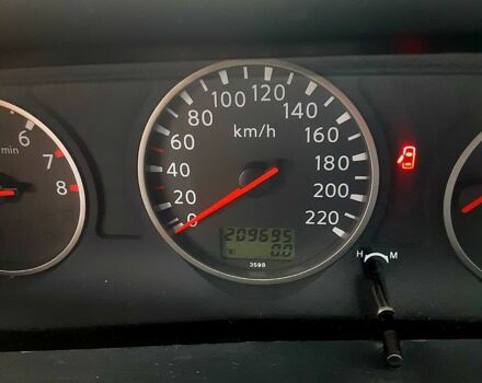 Серый Ниссан ИксТрейл, объемом двигателя 2 л и пробегом 210 тыс. км за 4500 $, фото 4 на Automoto.ua