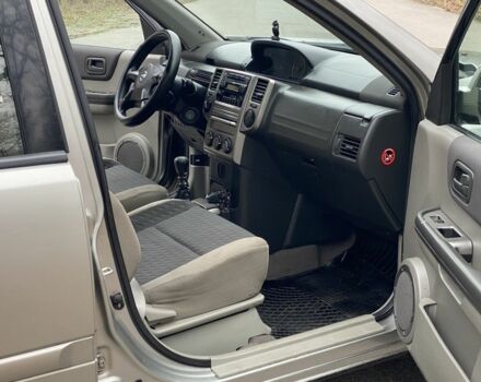 Серый Ниссан ИксТрейл, объемом двигателя 2.2 л и пробегом 290 тыс. км за 3750 $, фото 12 на Automoto.ua