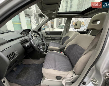 Серый Ниссан ИксТрейл, объемом двигателя 2.2 л и пробегом 299 тыс. км за 3800 $, фото 11 на Automoto.ua