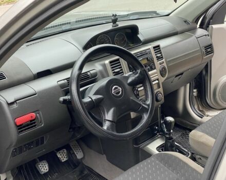 Серый Ниссан ИксТрейл, объемом двигателя 2.2 л и пробегом 290 тыс. км за 3750 $, фото 10 на Automoto.ua