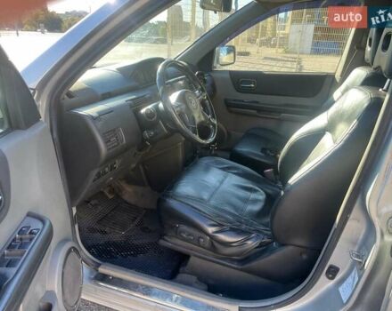 Серый Ниссан ИксТрейл, объемом двигателя 2.18 л и пробегом 405 тыс. км за 5500 $, фото 5 на Automoto.ua