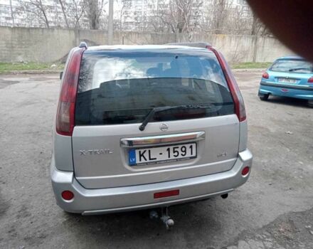 Серый Ниссан ИксТрейл, объемом двигателя 2.2 л и пробегом 330 тыс. км за 4500 $, фото 3 на Automoto.ua