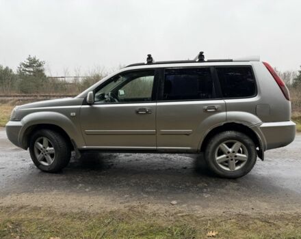 Сірий Ніссан ІксТрейл, об'ємом двигуна 2.2 л та пробігом 377 тис. км за 2550 $, фото 4 на Automoto.ua