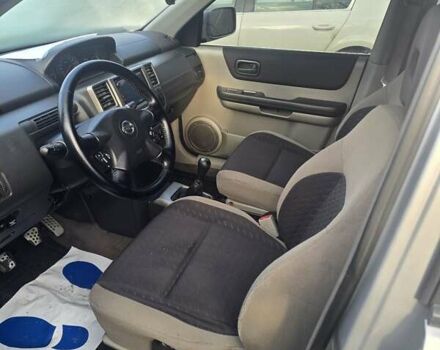 Серый Ниссан ИксТрейл, объемом двигателя 2.5 л и пробегом 240 тыс. км за 4750 $, фото 4 на Automoto.ua