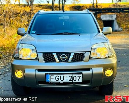 Серый Ниссан ИксТрейл, объемом двигателя 2.2 л и пробегом 238 тыс. км за 4250 $, фото 4 на Automoto.ua