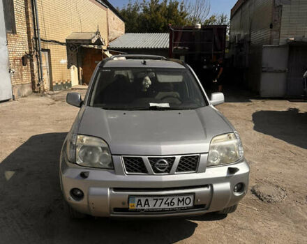 Сірий Ніссан ІксТрейл, об'ємом двигуна 2 л та пробігом 186 тис. км за 5300 $, фото 4 на Automoto.ua
