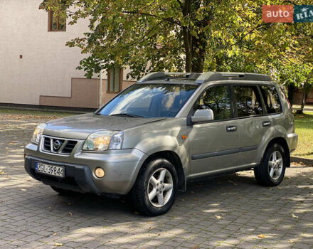 Сірий Ніссан ІксТрейл, об'ємом двигуна 2.2 л та пробігом 300 тис. км за 3350 $, фото 1 на Automoto.ua