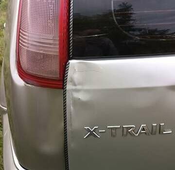 Серый Ниссан ИксТрейл, объемом двигателя 2.2 л и пробегом 350 тыс. км за 3400 $, фото 1 на Automoto.ua