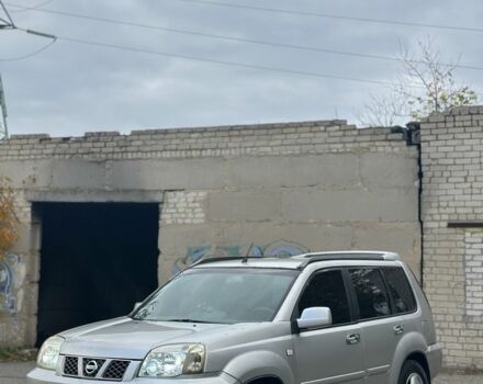 Серый Ниссан ИксТрейл, объемом двигателя 2.2 л и пробегом 250 тыс. км за 3500 $, фото 2 на Automoto.ua