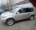Серый Ниссан ИксТрейл, объемом двигателя 2.2 л и пробегом 330 тыс. км за 4500 $, фото 1 на Automoto.ua