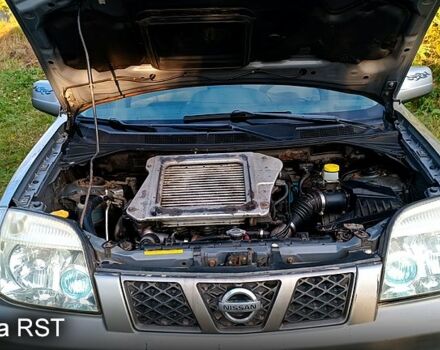 Серый Ниссан ИксТрейл, объемом двигателя 2.2 л и пробегом 350 тыс. км за 3550 $, фото 5 на Automoto.ua