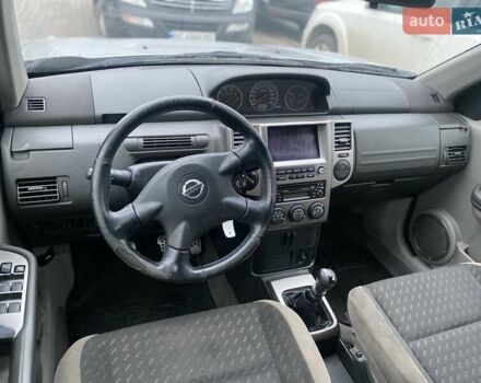 Серый Ниссан ИксТрейл, объемом двигателя 2.2 л и пробегом 272 тыс. км за 4500 $, фото 7 на Automoto.ua