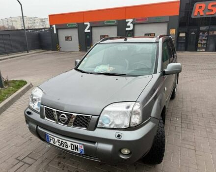 Серый Ниссан ИксТрейл, объемом двигателя 2.2 л и пробегом 240 тыс. км за 5223 $, фото 1 на Automoto.ua