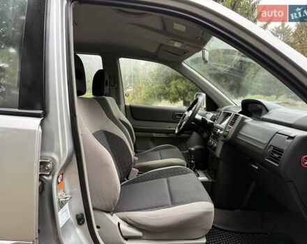 Серый Ниссан ИксТрейл, объемом двигателя 2.18 л и пробегом 280 тыс. км за 5850 $, фото 28 на Automoto.ua