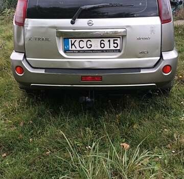 Серый Ниссан ИксТрейл, объемом двигателя 2.2 л и пробегом 350 тыс. км за 3400 $, фото 43 на Automoto.ua