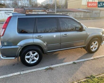 Серый Ниссан ИксТрейл, объемом двигателя 2.2 л и пробегом 337 тыс. км за 4700 $, фото 3 на Automoto.ua