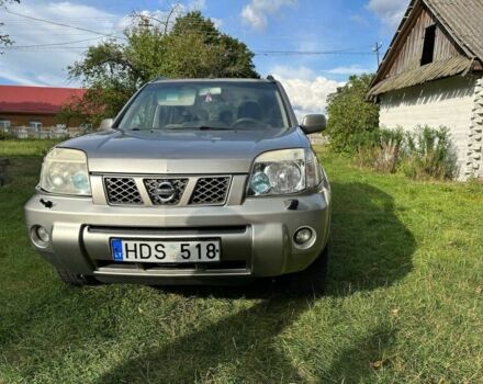 Серый Ниссан ИксТрейл, объемом двигателя 2.2 л и пробегом 370 тыс. км за 3500 $, фото 1 на Automoto.ua