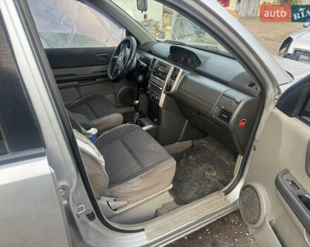 Серый Ниссан ИксТрейл, объемом двигателя 2.5 л и пробегом 250 тыс. км за 3899 $, фото 9 на Automoto.ua