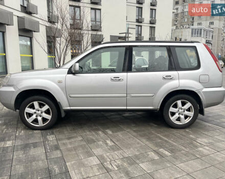 Серый Ниссан ИксТрейл, объемом двигателя 2.2 л и пробегом 299 тыс. км за 3800 $, фото 3 на Automoto.ua