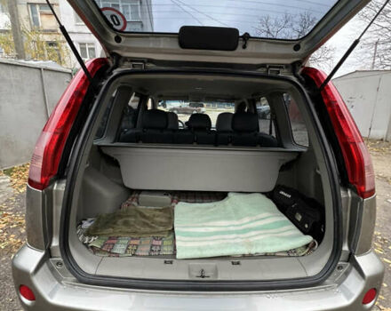 Серый Ниссан ИксТрейл, объемом двигателя 2 л и пробегом 170 тыс. км за 7400 $, фото 2 на Automoto.ua