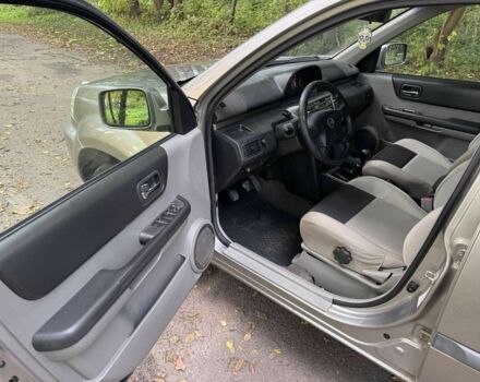 Серый Ниссан ИксТрейл, объемом двигателя 2.2 л и пробегом 240 тыс. км за 3100 $, фото 11 на Automoto.ua