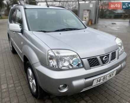 Серый Ниссан ИксТрейл, объемом двигателя 2.2 л и пробегом 272 тыс. км за 4500 $, фото 1 на Automoto.ua