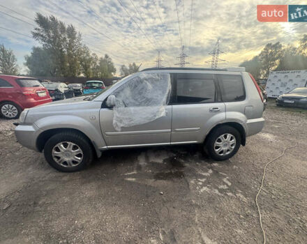 Серый Ниссан ИксТрейл, объемом двигателя 2.5 л и пробегом 250 тыс. км за 3899 $, фото 2 на Automoto.ua