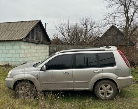 Серый Ниссан ИксТрейл, объемом двигателя 2.2 л и пробегом 350 тыс. км за 2300 $, фото 2 на Automoto.ua