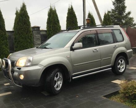 Серый Ниссан ИксТрейл, объемом двигателя 2.2 л и пробегом 188 тыс. км за 3850 $, фото 2 на Automoto.ua